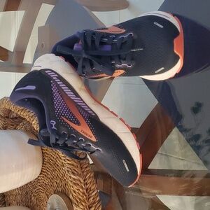 Brooks Adrenaline GTS 22